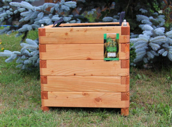 Pflanzkasten 70x40x50 cm aus Lärche geschraubt mit Vlies, gerundeten Ecken und Griffen
