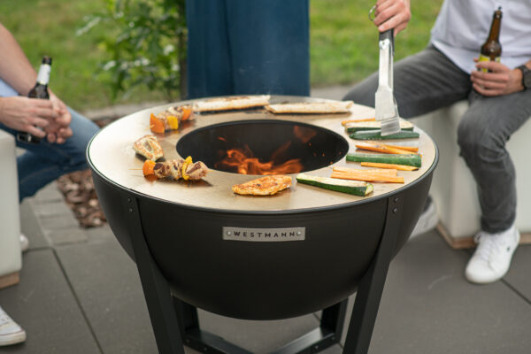 Premium Grill und Feuerstelle schwarz
