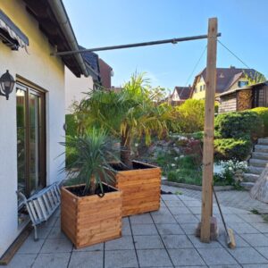 Hochbeet 70x70x68cm aus Lärche geschraubt mit Vlies, gerundeten Ecken und Griffen