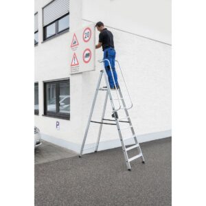 Günzburger Steigtechnik Plattformleiter 4 Stufen mit Ablageschale