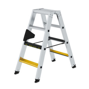Günzburger Steigtechnik Stufen-Stehleiter 250 kg beidseitig begehbar mit clip-step R13 2x4 Stufen