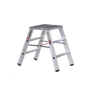 Euroline Alu-Stufenstehleiter breit Nr. 30581 obere Standfläche mit R13 Rutschhemmung 2x3